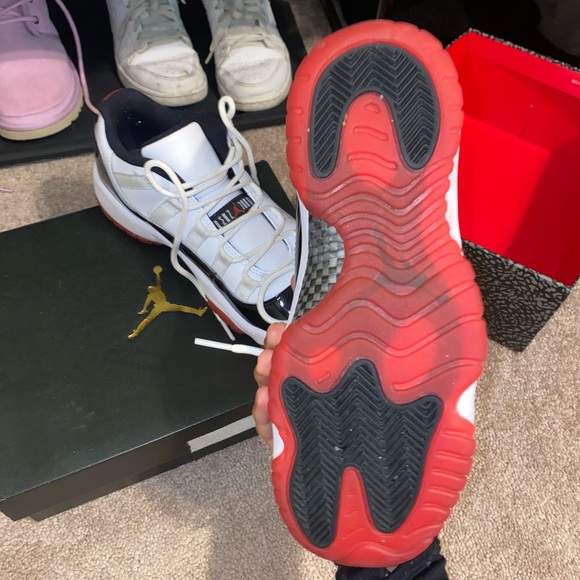 Air Jordan 11’s retro low concord bred - Picture 2 of 4